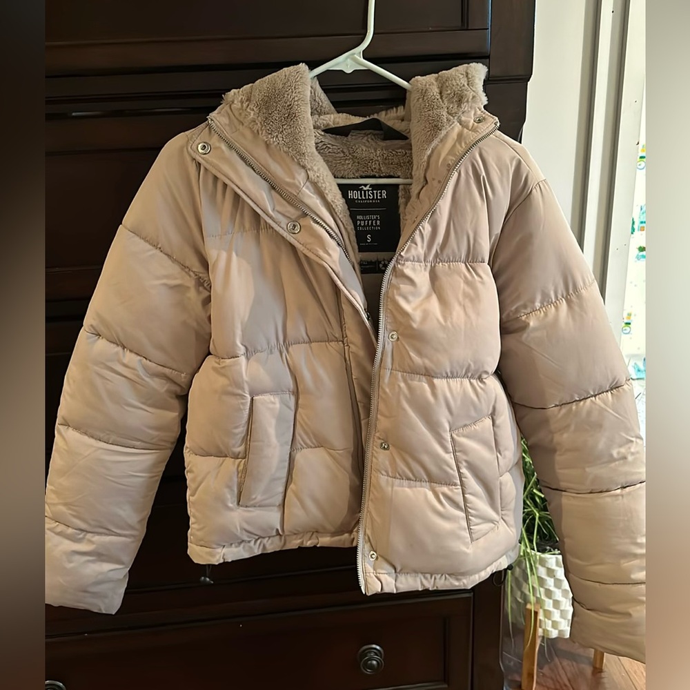 Hollister Puffer Jacket